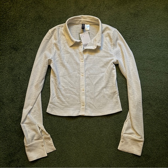 NWT H&M White Crinkle Cropped Button Up Shirt - Small - Picture 1 of 4